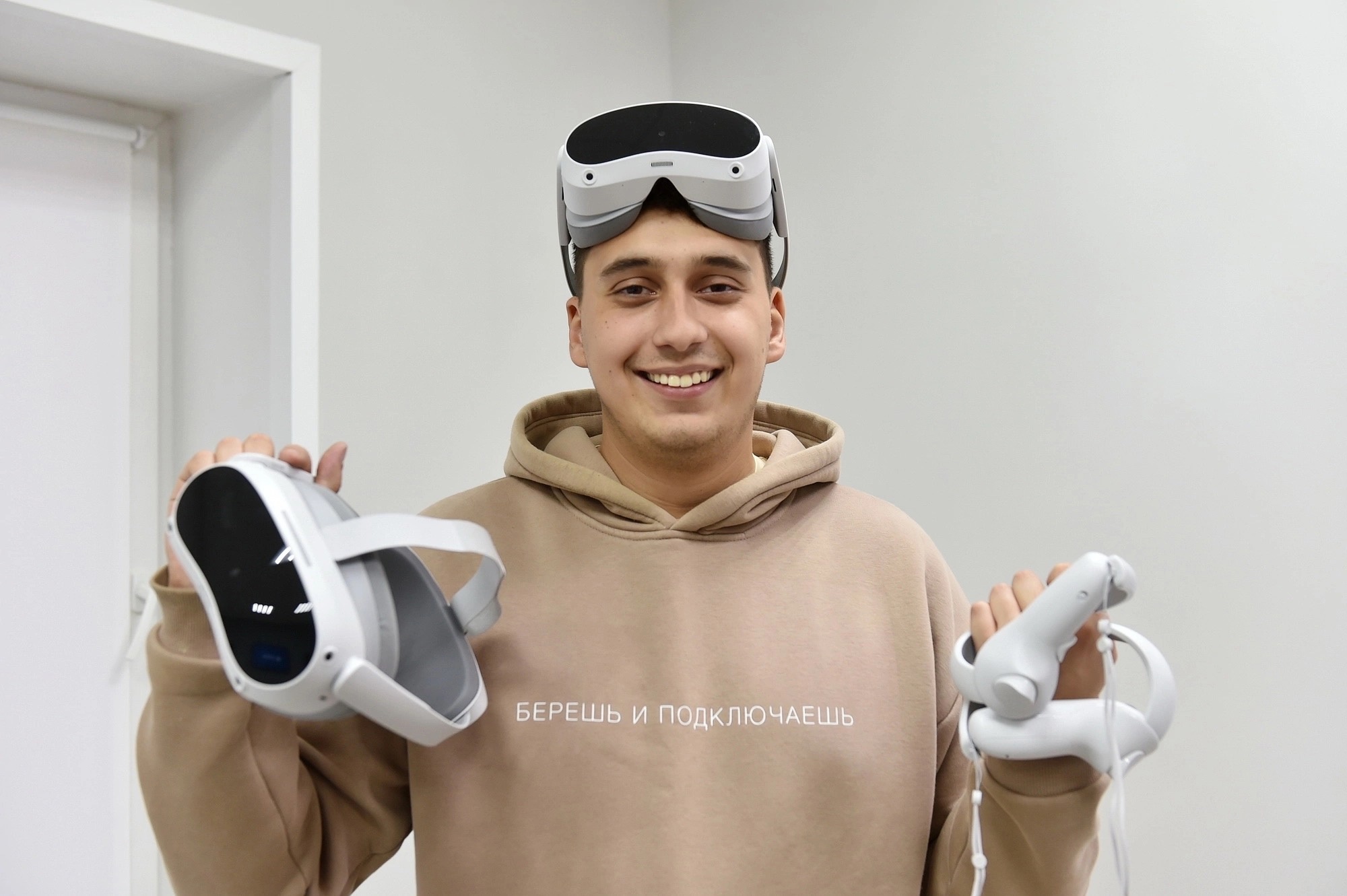 В Удмуртской Республике полным ходом идет реализация проекта «VRемя работать», руководителем которого является Степан Чирков. Проект направлен на профориентацию с использованием новых технологий дополненной реальности и прохождением VR-квестов.