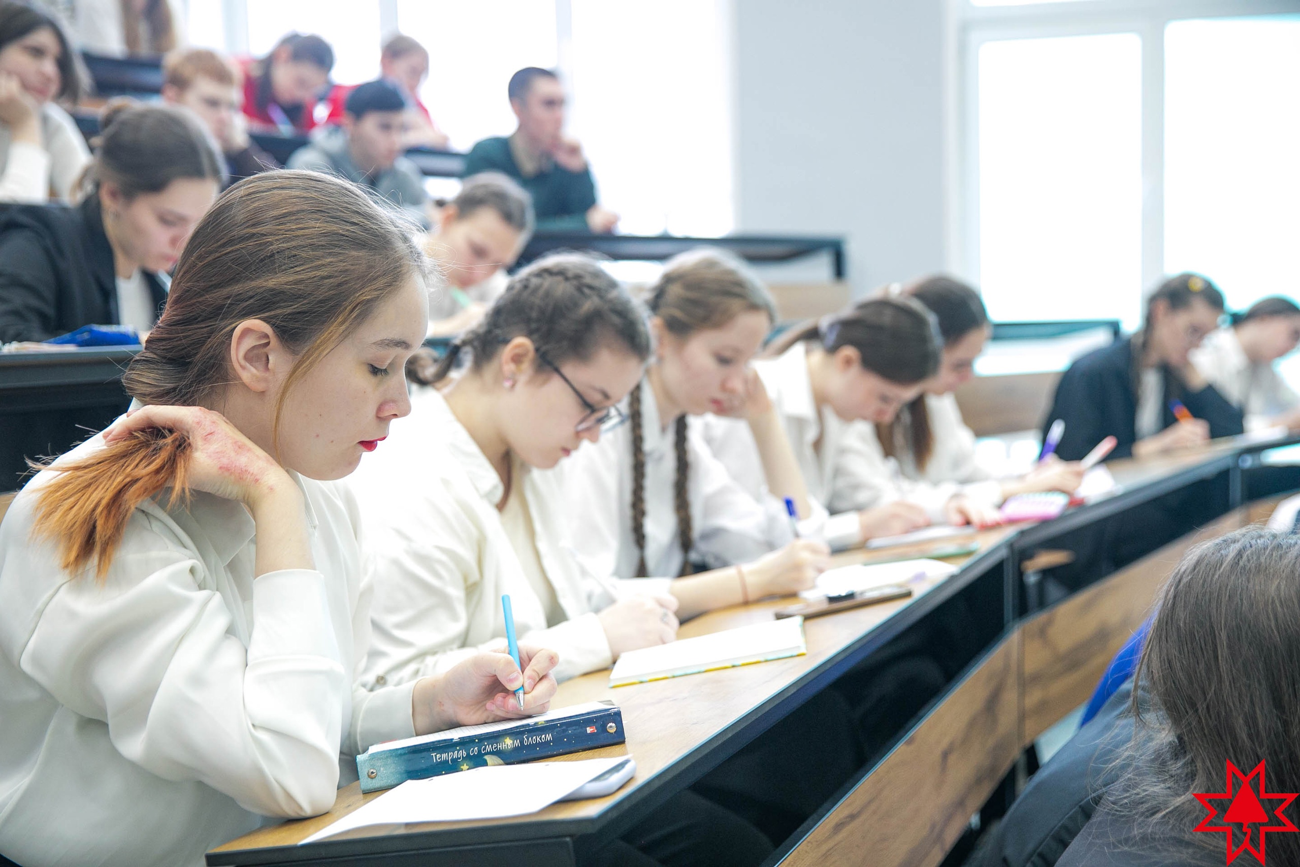 Релизация программы "VRемя работать" на Дне открытых дверей Ижевского финансово-юридического колледжа